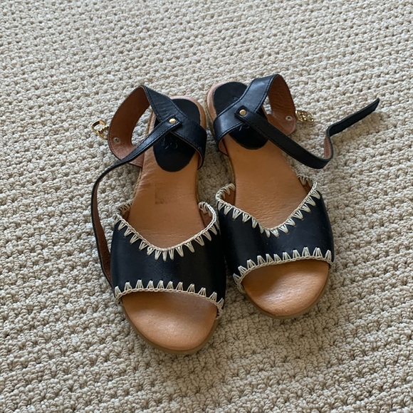 Sandles - Picture 2 of 2